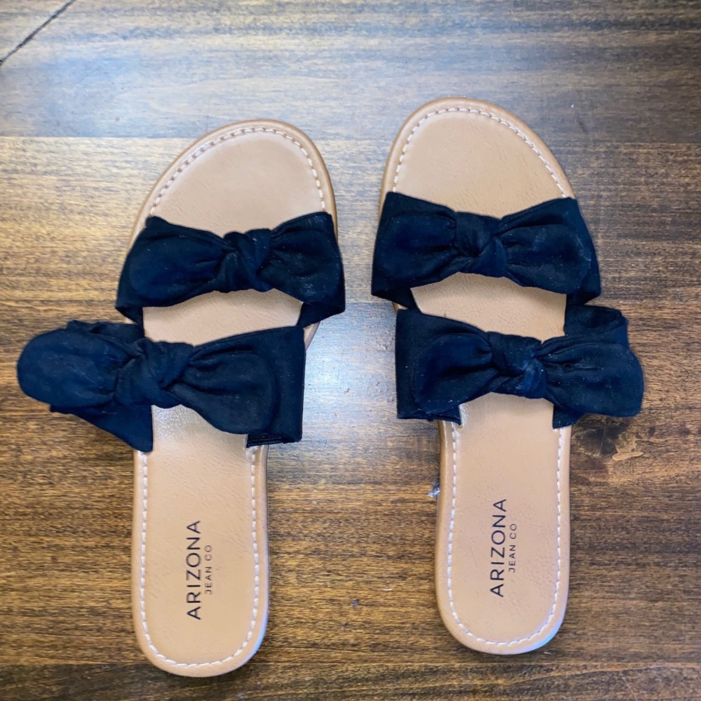 slip on black Arizona bow shoes